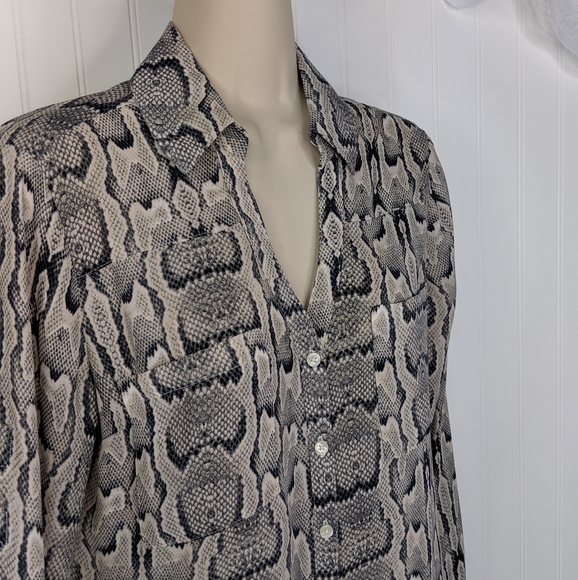EXPRESS Portofino Python Print Button Down Blouse - Picture 6 of 12